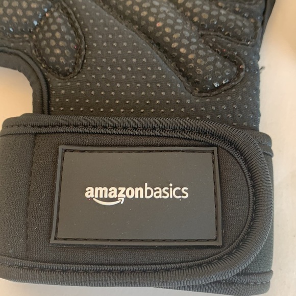 Amazon Basics Neoprene Barbell Gymnastics Grip Black Size Medium - Picture 5 of 11